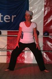 Afbeelding met vloer, persoon

Automatisch gegenereerde beschrijving